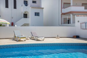 Pool - Holiday Home Casa Bege T2 with Shared Pool, Shared Garden, Terrace & Wi-Fi (Burgau)