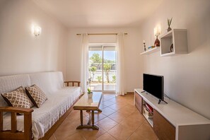 Living area - Holiday Home Casa Bege T2 with Shared Pool, Shared Garden, Terrace & Wi-Fi (Burgau)