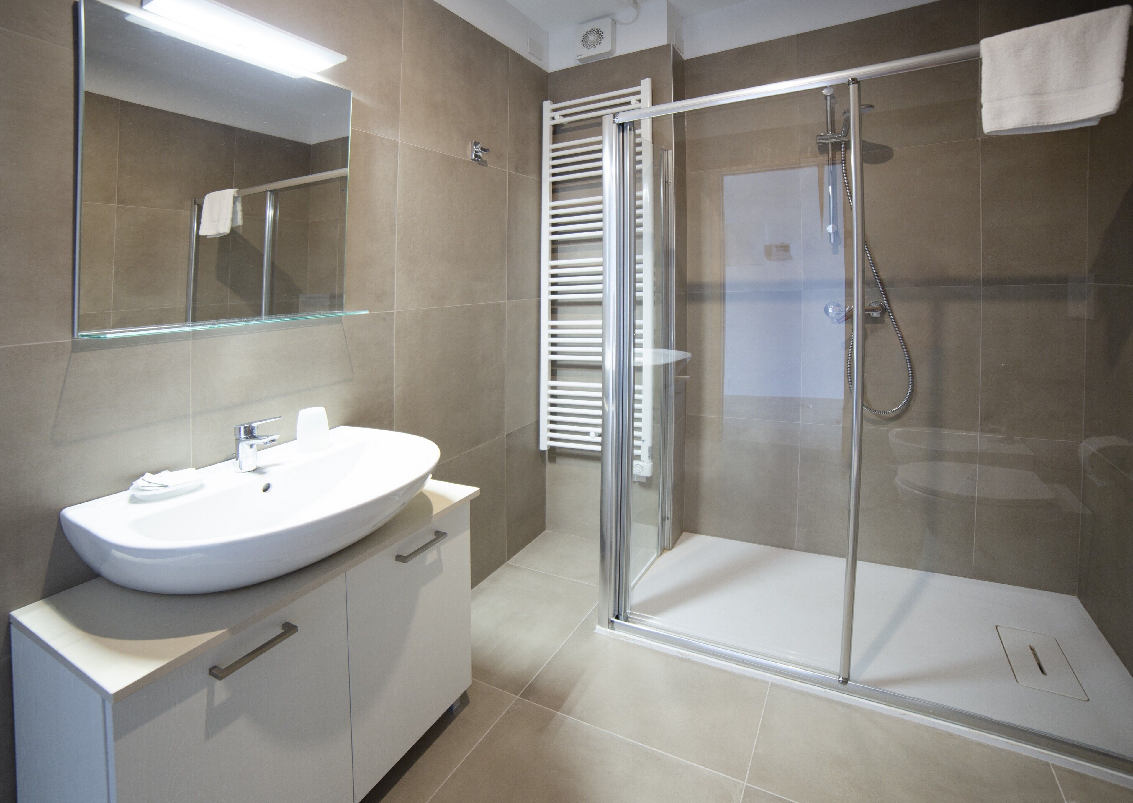 Shower, towels
