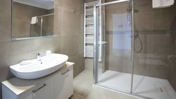 Shower, towels