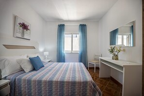 2 bedrooms, iron/ironing board, free WiFi, bed sheets - Holiday Home Casa Fernandes with Shared Pool, Open Terrace & Wi-Fi (Burgau)