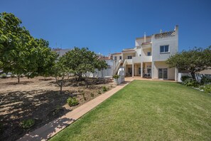 Exterior - Apartment Villas Brites nº1 with Shared Pool, Shared Garden, Terrace & Wi-Fi (Burgau)