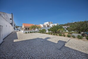 Property grounds - Apartment Villas Brites nº1 with Shared Pool, Shared Garden, Terrace & Wi-Fi (Burgau)