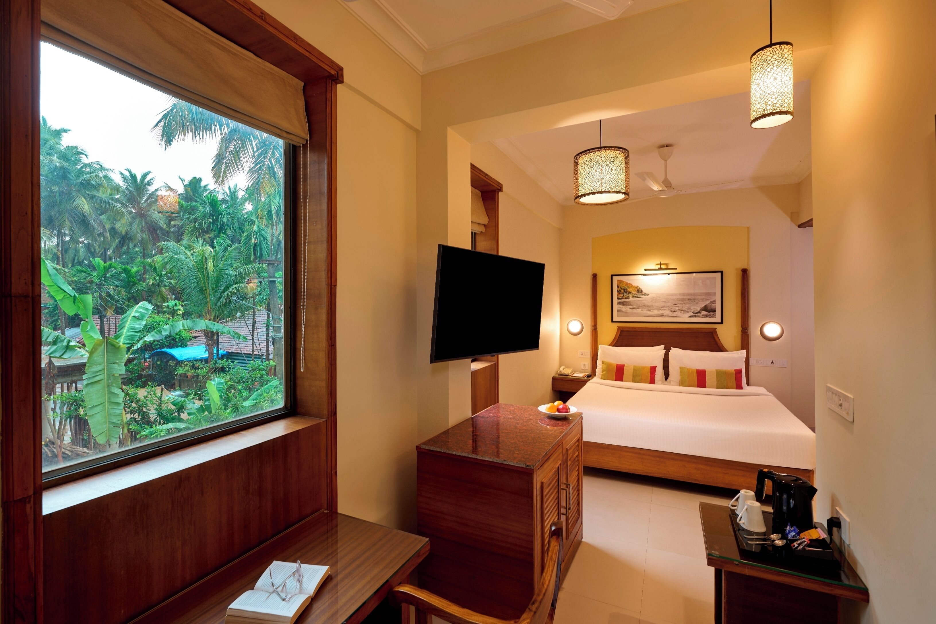 Standard Double Room With Balcony | Desk, laptop workspace, bed sheets