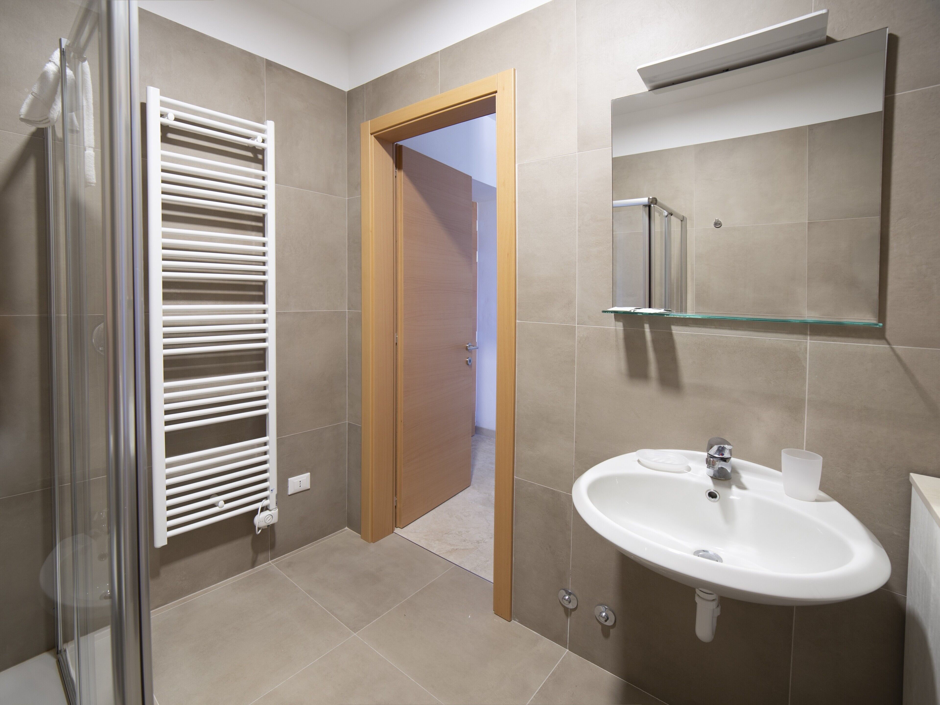 Douche, serviettes fournies