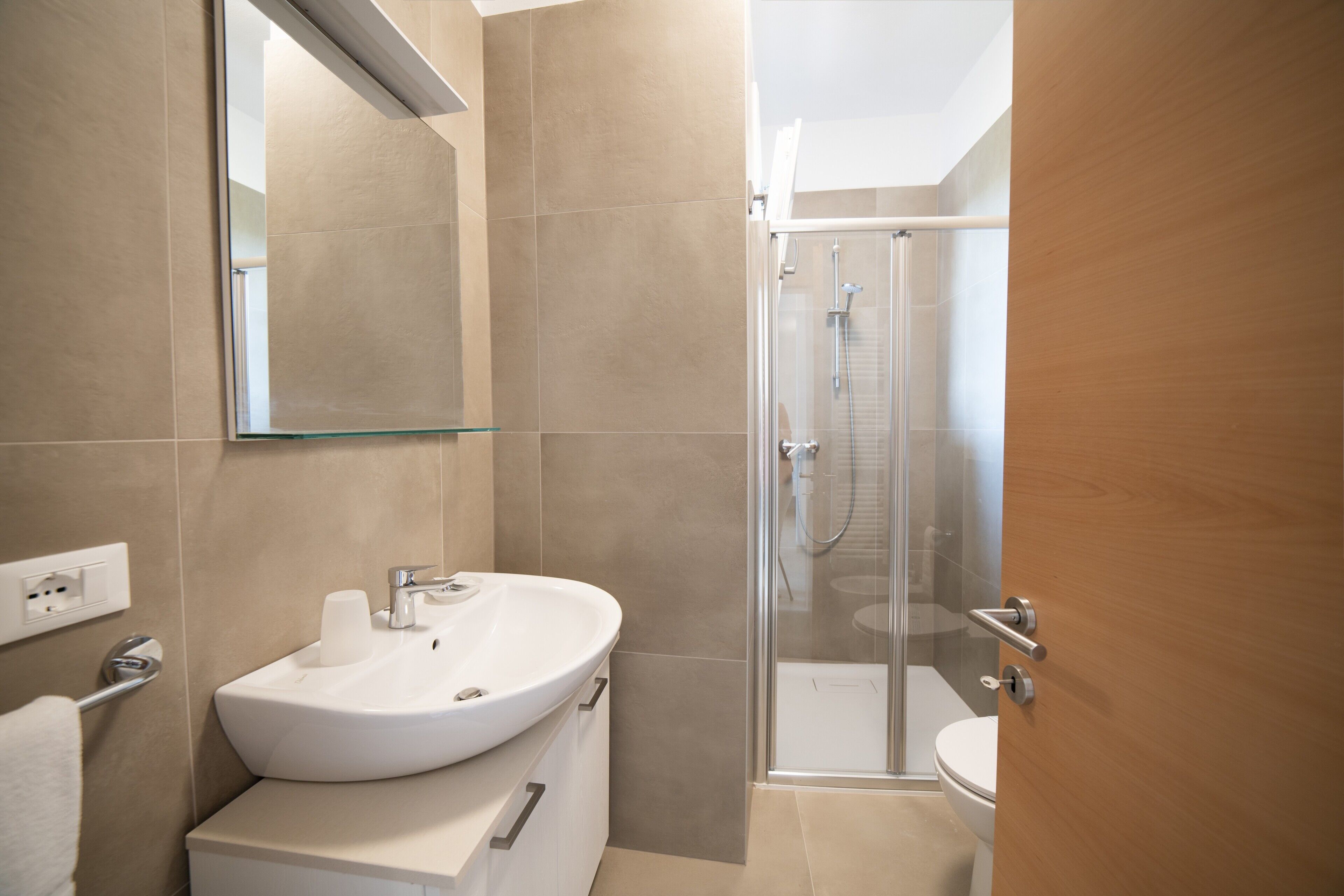 Shower, towels