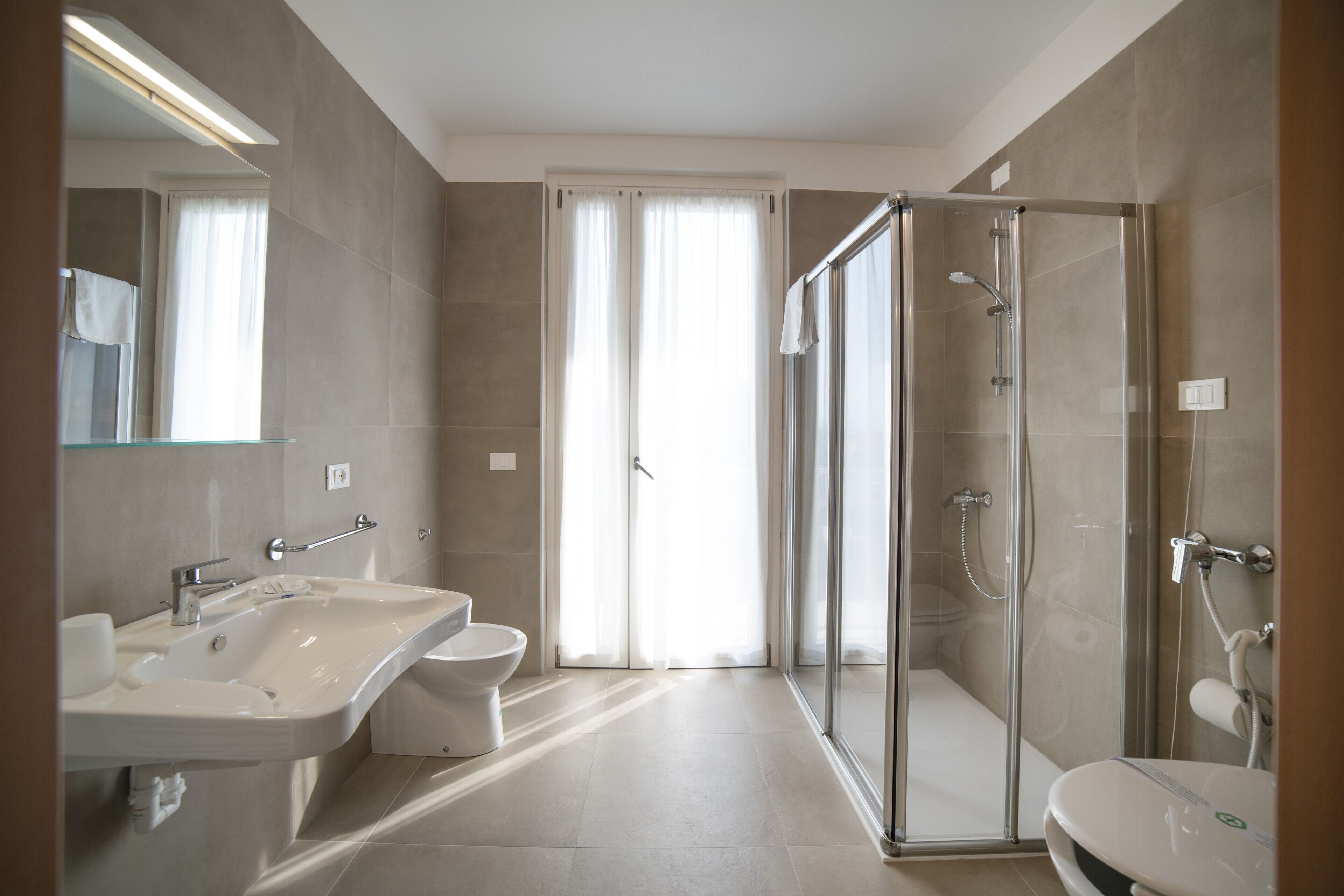 Shower, towels