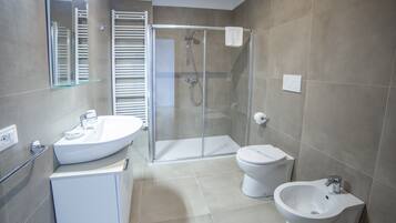 Shower, towels
