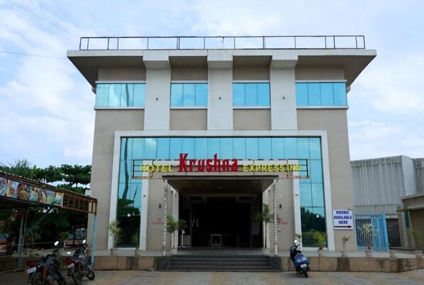 Front of property - Hotel Krushna Express Inn (Nashik)