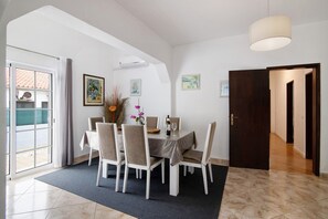 Dining - Villa 'Casa do Castelo' close to the Sea with Pool & Wi-Fi (Albufeira)