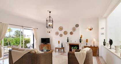 Holiday Home 'Casa Marisol Albufeira' close to the Beach with Shared Pool & Wi-Fi
