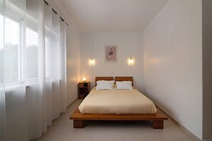 4 bedrooms, iron/ironing board, free WiFi