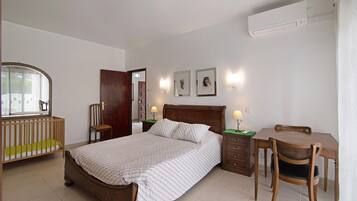 4 bedrooms, iron/ironing board, free WiFi