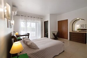 4 Schlafzimmer, Bügeleisen/Bügelbrett, kostenloses WLAN