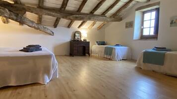 6 bedrooms, iron/ironing board, travel cot, free WiFi