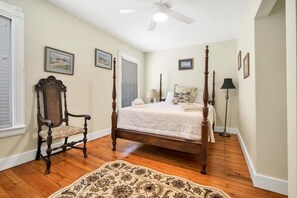 3 bedrooms, iron/ironing board, WiFi, bed sheets - Downtown Mystic Family Retreat | Pet Friendly (Mystic)