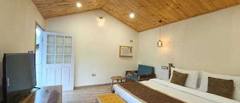 Deluxe Double Room | 1 bedroom, iron/ironing board