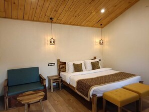 Deluxe Double Room | Iron/ironing board
