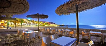 2 Bedroom Private Apartment, Beautiful Gardens, Private Pool & Air Conditioning