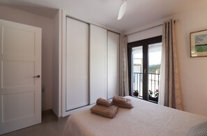 2 عدّة غرف نوم ومكواة/لوح كي وواي فاي مجانًا وملاءات أسرّة