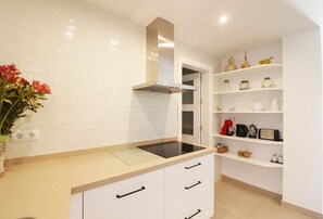 Refrigerador, microondas, horno y lavavajillas 