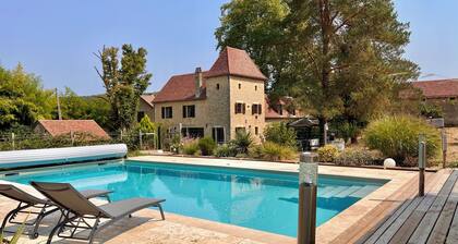 Ferme des Petites Oreilles: 4* gîte, 90 animals and 25.7 ha. Ideal for families