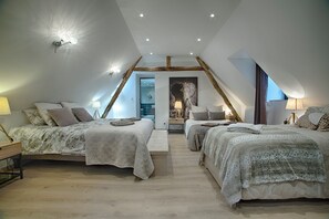 5 bedrooms, desk, iron/ironing board, travel cot