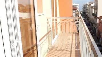 In-room safe, desk, travel crib, free WiFi