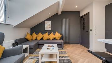 Superior Apartment, Private Bathroom (2 bedroom) | Lounge