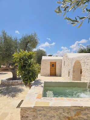 Villa City - eget badrum - utsikt mot innergården | Lounge