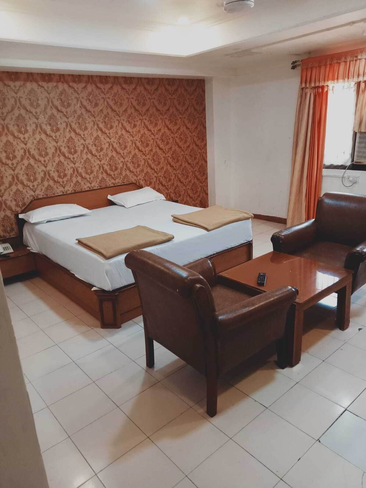 Rollaway beds, bed sheets