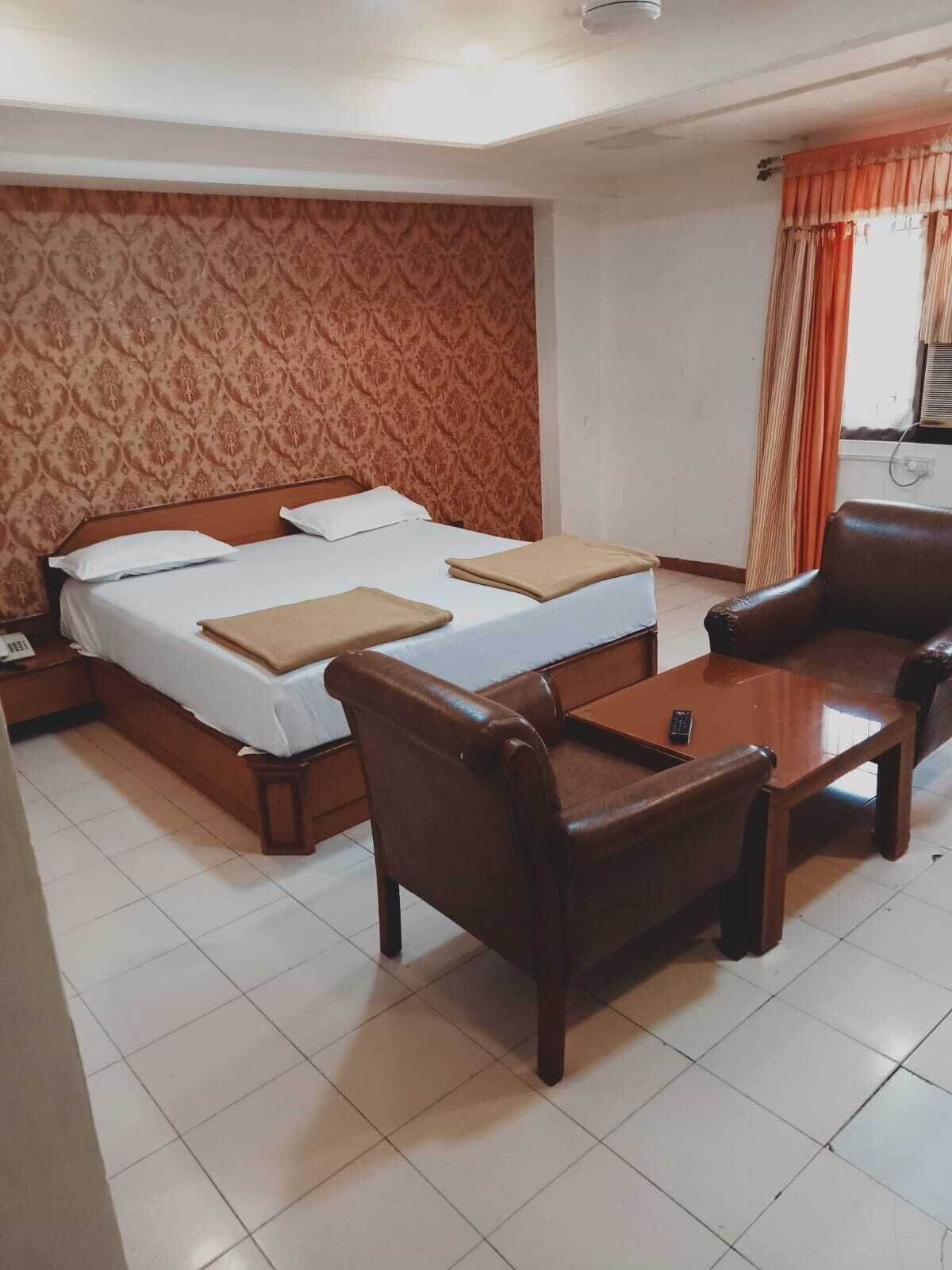 Rollaway beds, bed sheets