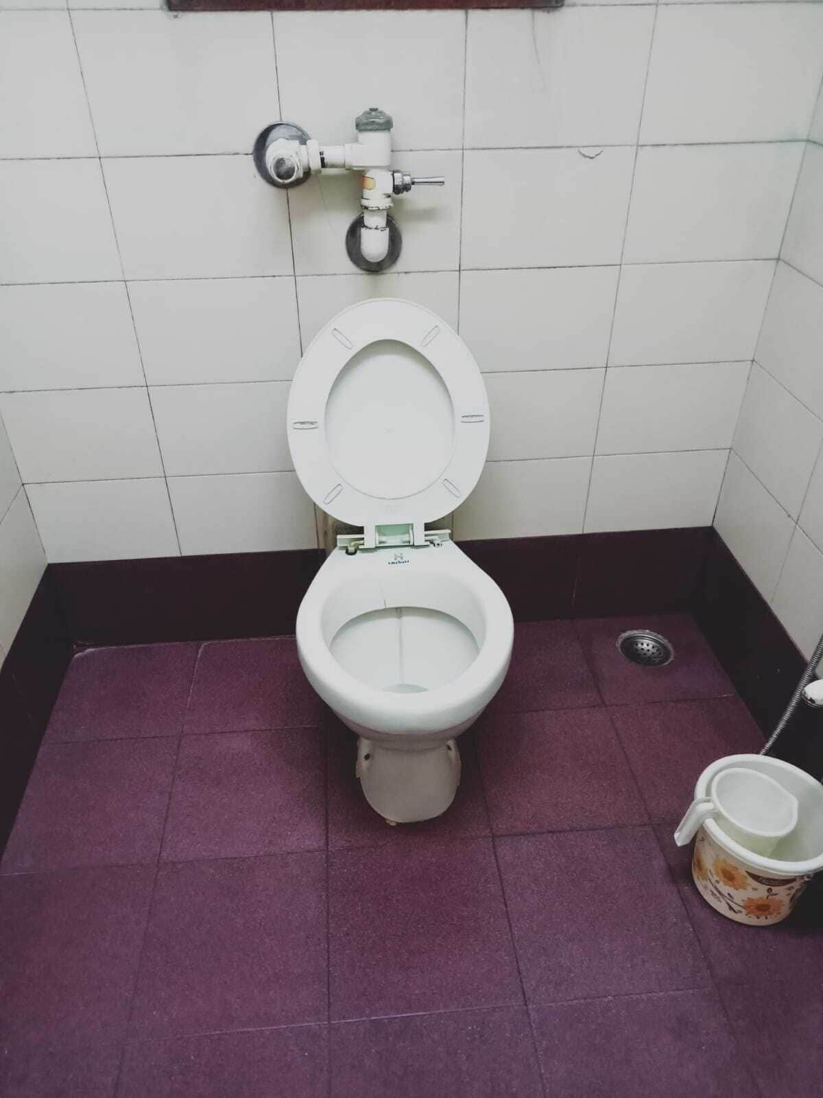 Shower, rainfall showerhead, towels