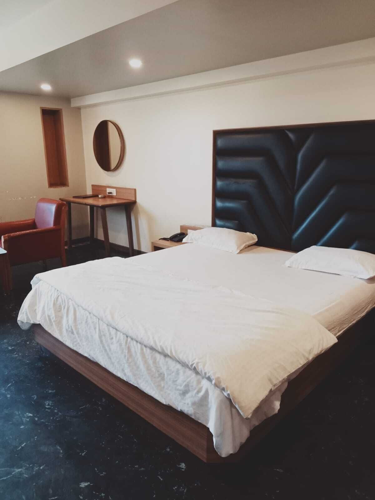 Rollaway beds, bed sheets