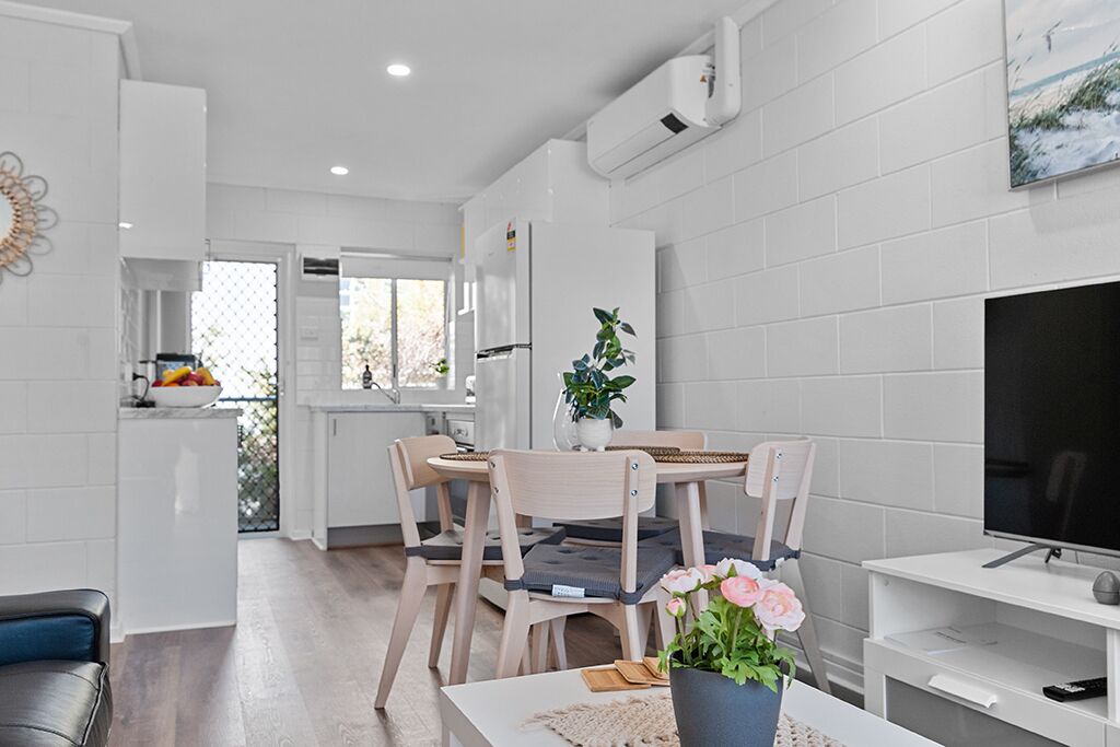 *A1 location & lifestyle @ tranquil seaside shores — image 2