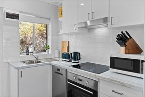 Fridge, microwave, oven, dishwasher - *A1 location & lifestyle @ tranquil seaside shores (Grange)