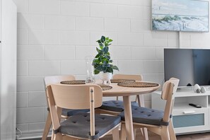 Dining - *A1 location & lifestyle @ tranquil seaside shores (Grange)