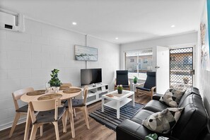 Smart TV - *A1 location & lifestyle @ tranquil seaside shores (Grange)