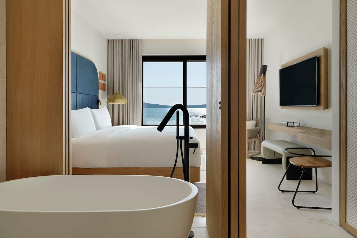 3 bedrooms, minibar, in-room safe, desk