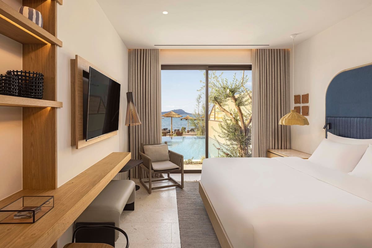 Villa, 3 soverom, terrasse, sjøutsikt (Beachfront) | Minibar, safe på rommet, skrivebord og blendingsgardiner