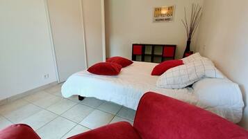 3 多间卧室、办公桌、熨斗/熨衣板、旅行婴儿床