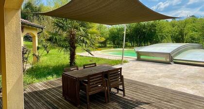 Villa provençale avec piscine couverte, à 10 min de Sarlat