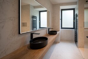 Bathroom - Le Marche-Avec     . (Concarneau)