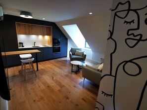 Flat-screen TV, stereo - La Belle Angèle    . (Concarneau)
