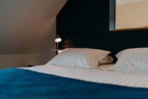 1 chambre, bureau, accès Internet, draps fournis