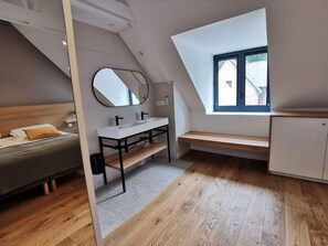 1 bedroom, desk, Internet, bed sheets - Le Recouvrance     . (Concarneau)