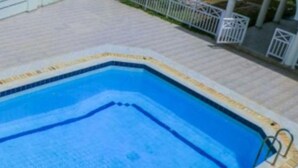 Kolam renang terbuka 