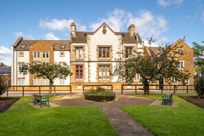 Exterior - Inviting 1-bed Apartment in Banbury (Banbury)