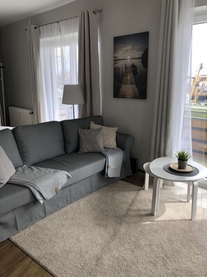 TV - Light-flooded vacation apartment in the center with a view of the fishing boats (Büsum)