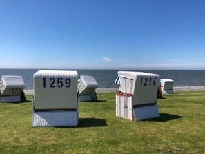 Property grounds - Light-flooded vacation apartment in the center with a view of the fishing boats (Büsum)